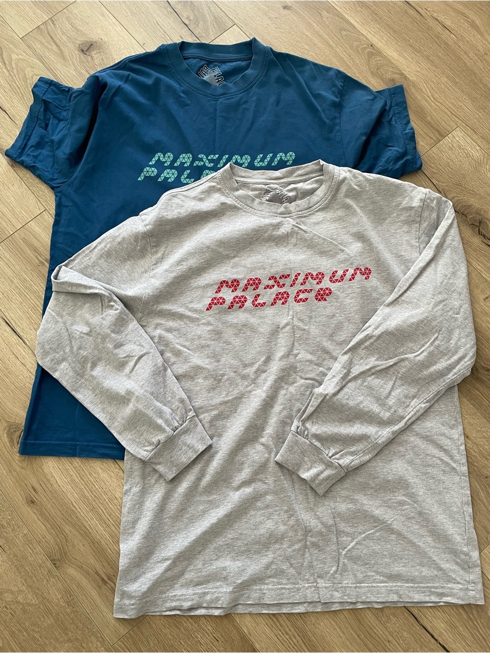 Bundle pair lot two Palace Skateboards tri flect tri ferg streetwear t shirts L